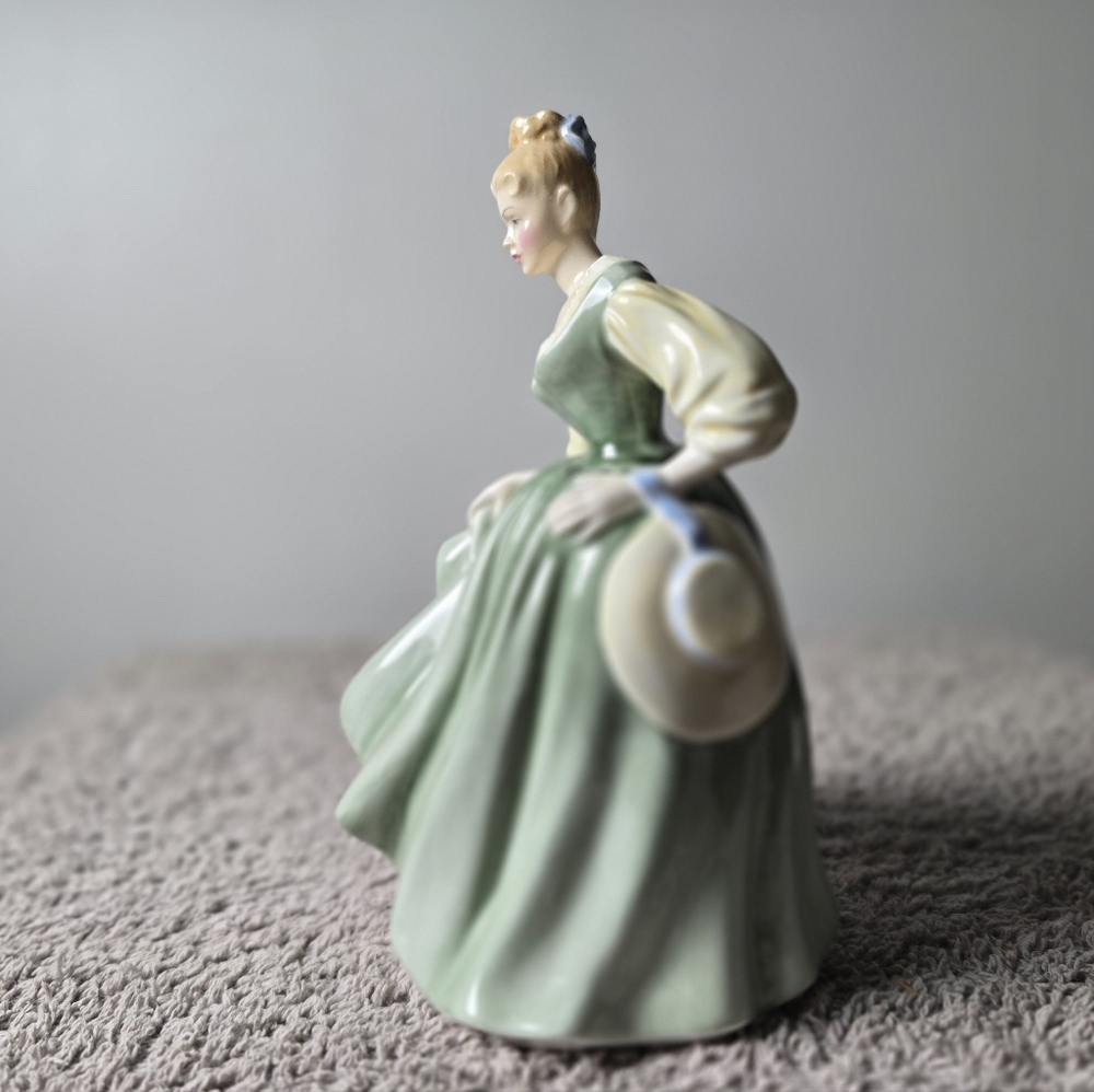 Royal Doulton Fair Lady Figurine Bone China England - Picture 4 of 12